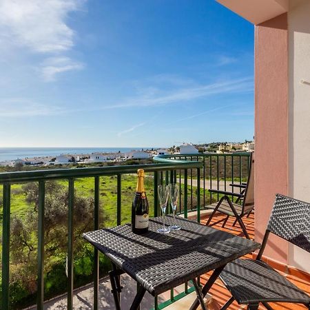 Lovely 2 Bedroom Apartment Including Pool, Stunning Ocean Views & Beach Closeby Praia Da Luz Экстерьер фото