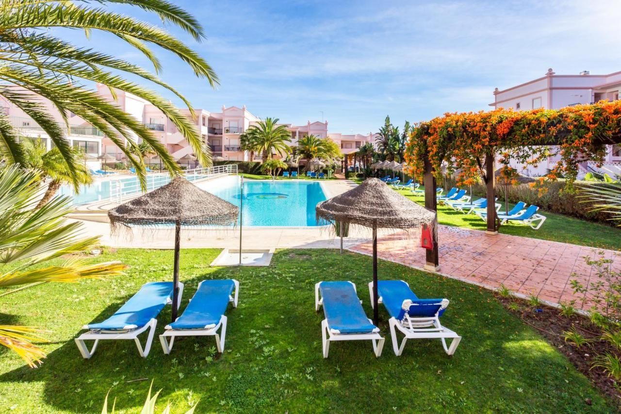 Lovely 2 Bedroom Apartment Including Pool, Stunning Ocean Views & Beach Closeby Praia Da Luz Экстерьер фото