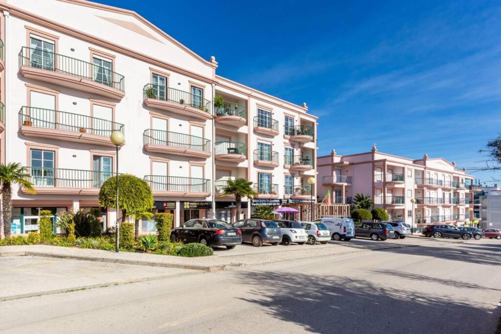 Lovely 2 Bedroom Apartment Including Pool, Stunning Ocean Views & Beach Closeby Praia Da Luz Экстерьер фото