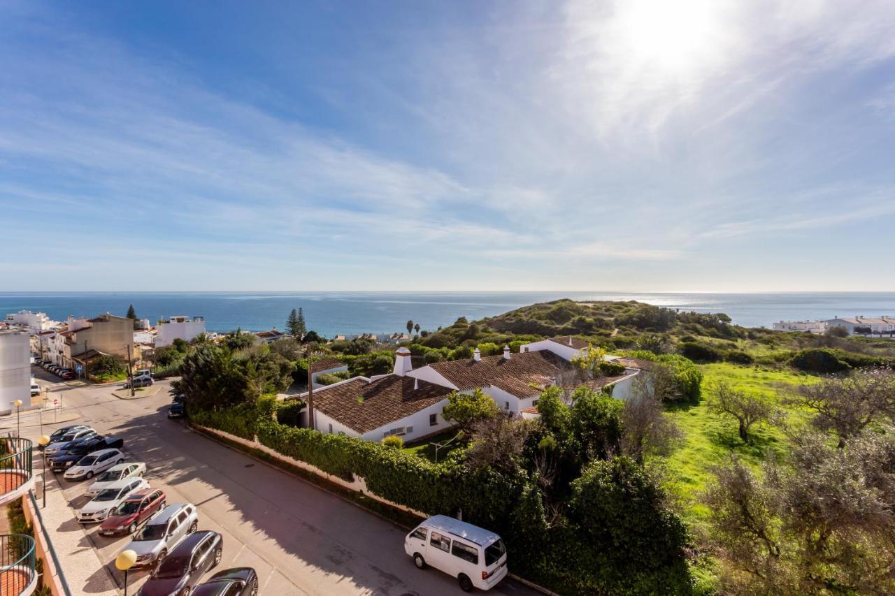 Lovely 2 Bedroom Apartment Including Pool, Stunning Ocean Views & Beach Closeby Praia Da Luz Экстерьер фото