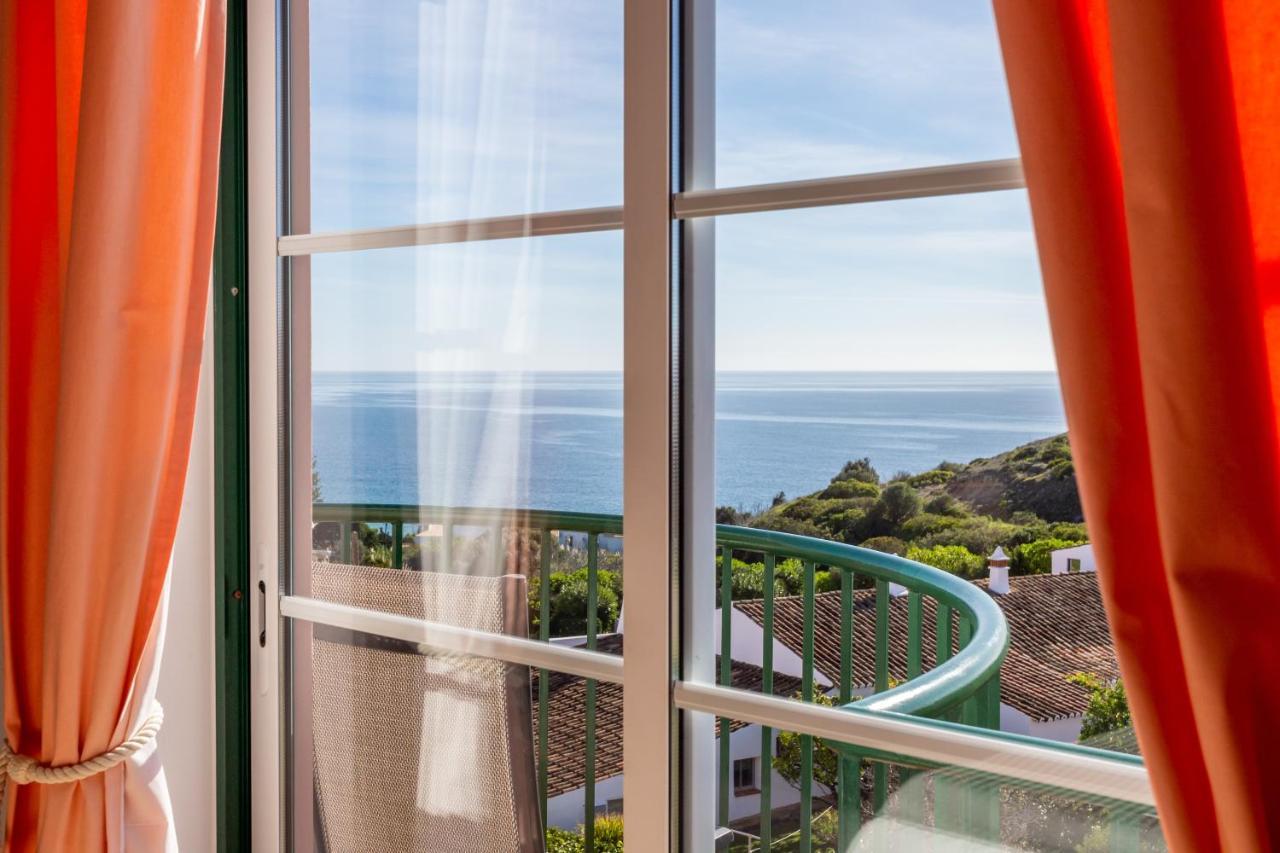 Lovely 2 Bedroom Apartment Including Pool, Stunning Ocean Views & Beach Closeby Praia Da Luz Экстерьер фото